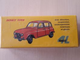 Dinky Toys : réplique de voiture "Renault 4L"