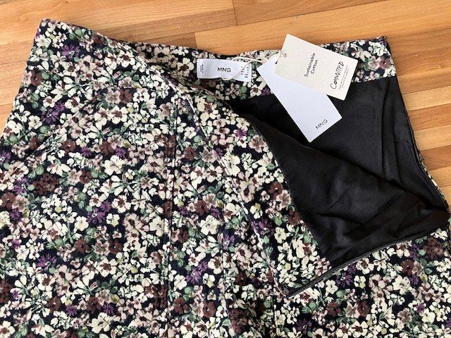 Mango Pantaloni: MANGO Weste & Shorts Set, Blumenmuster, neu – Nuovo e nell'imballaggio originale da Uznach venduto da Atrani 4
