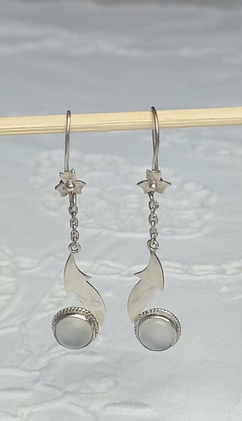 Boucles d'oreille: Silber Ohrhänger mit Mondstein neuwertig.  – D'occasion à Buchs AG par Dzirul 8