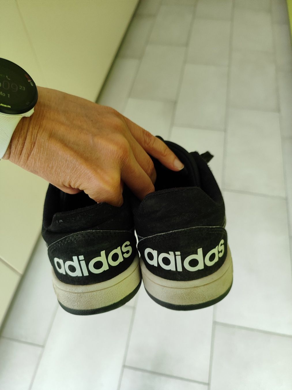 Adidas Herrenschuhe: Adidas Sneakers, Turnschuhe Gr. 34 – Gebraucht aus Seon von Mandes1 4