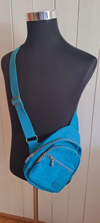 Lorenz Crossbody Mini Rucksack *30 cm * sattes türkis