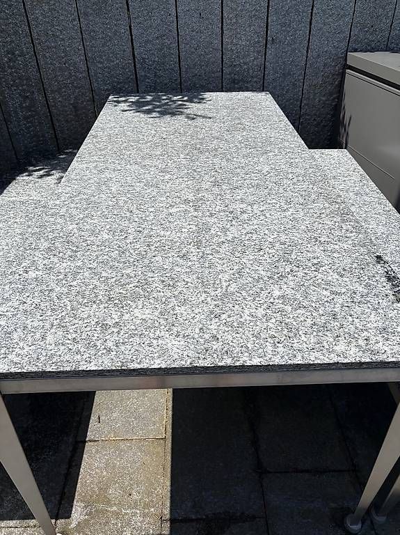 Set di tavolo e panche: Granit Tisch und Bänke – Usato da Wallisellen venduto da anu_l6xw 4