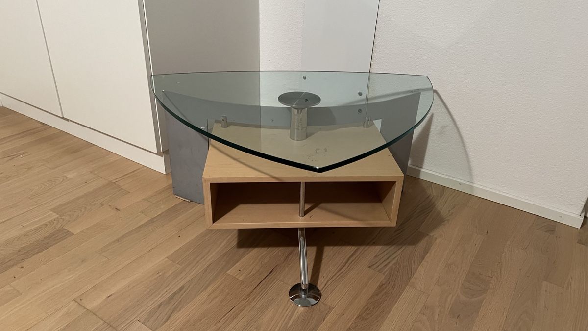 Tavoli: Minimalist Beistelltisch mit Glasplatte & Holzfach. – Usato da Utzenstorf venduto da nadja123753 2