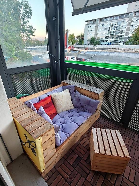 Divani: Ensemble de balcon : canapé et table basse en bois – Usato da Prêles venduto da val_th6s 2