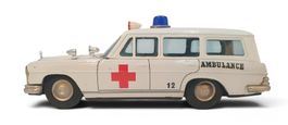 alter Blech Mercedes Krankenwagen