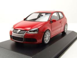 VW Golf V R32 2005-2008 rot 1:43 von MaXichamps / Minichamps