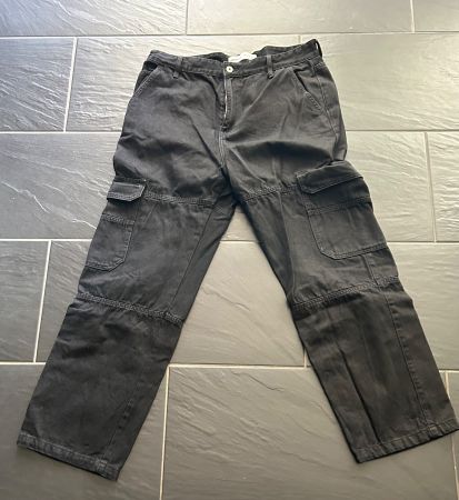 Schwarze Cargo Hose von Bershka, Top Zustand, Gr. 36