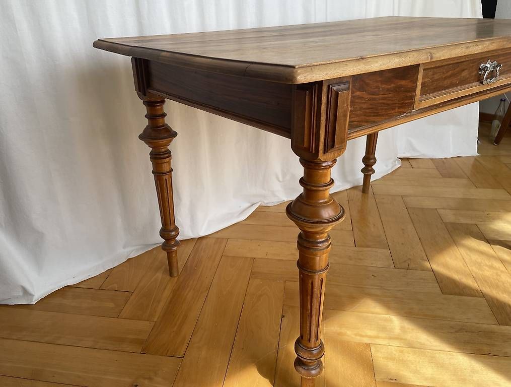 Scrivanie: Schreibtisch Nussbaum Antik mit Schublade – Usato da Bern venduto da si.less 3