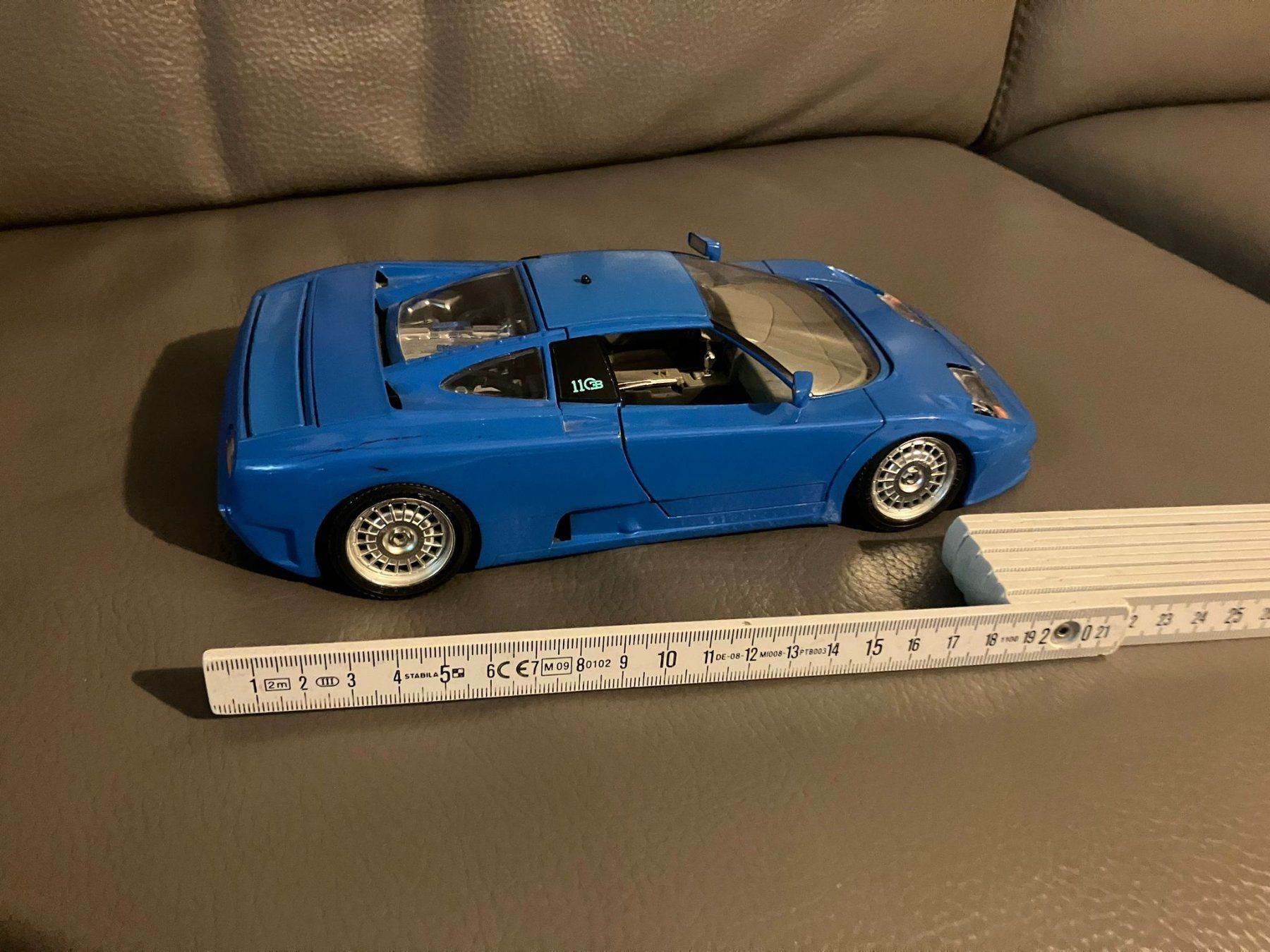 Bburago Kit di modellismo & Modellini statici: Modellino Bburago Bugatti blu 1/18 – Usato da Melano venduto da H-Sara 3