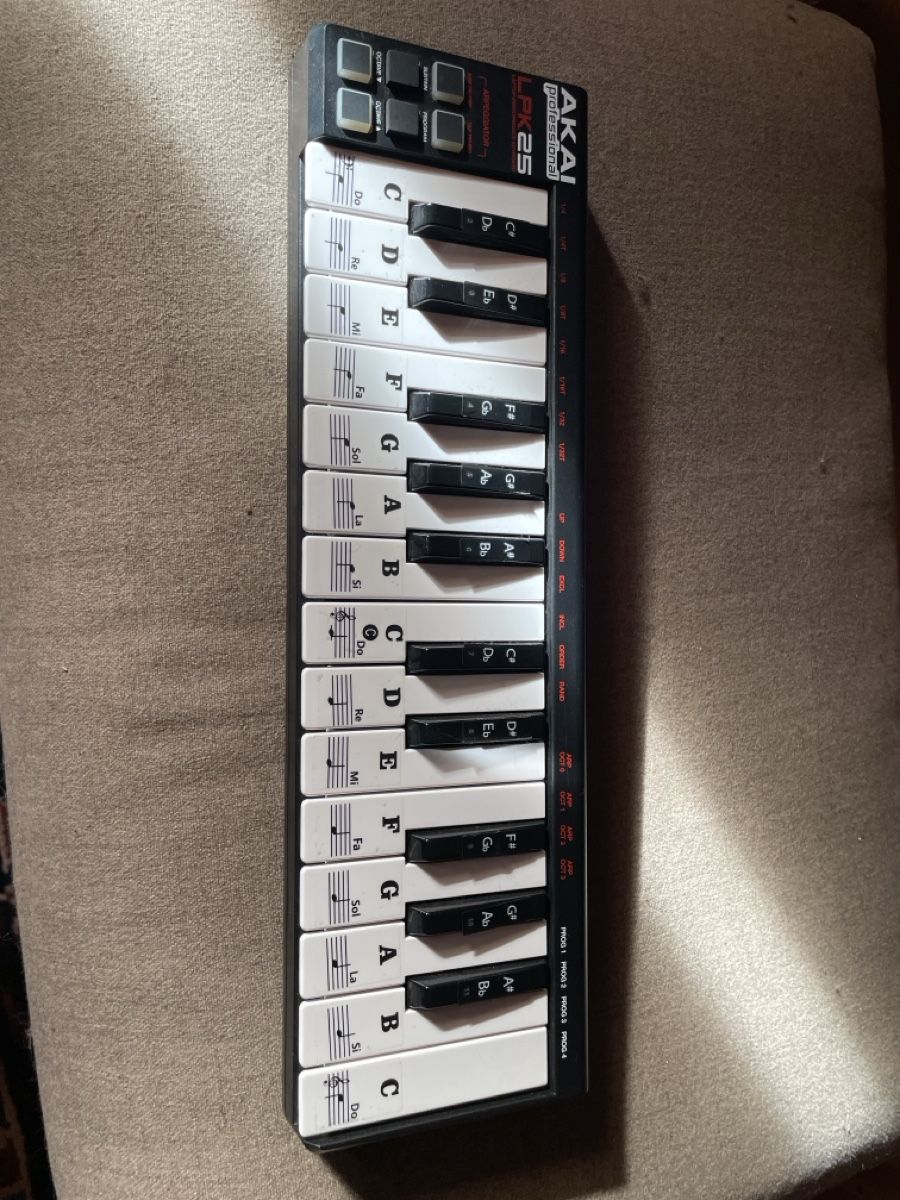 Akai Instruments de musique: AKAI LPK25 Laptop Performance Keyboard USB – D'occasion à Herzogenbuchsee par MOTIVWERK_CH 1