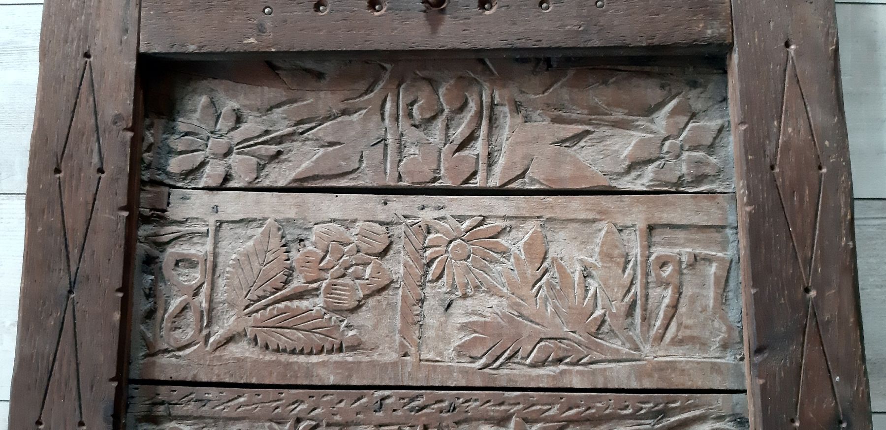 Servierplatten: Tolle antike Schnitzerei  -  Holz  -  Deko -  Brett – Gebraucht aus Tagelswangen von BrigittaC01 3