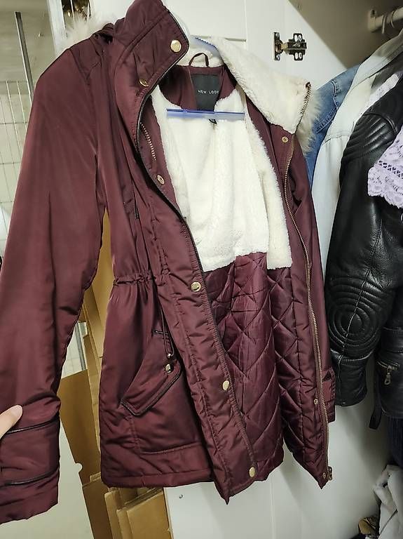 Cappotti: Parka burgundy – Usato da Glattpark(Opfikon) venduto da Elenas22 1