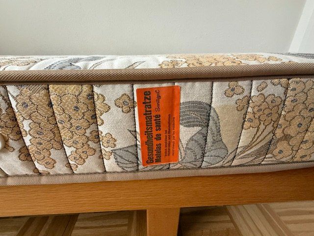 Bico Lits: Bett 90cm x 200cm mit Eichenrahmen – D'occasion à Rothenburg par Betty690 1