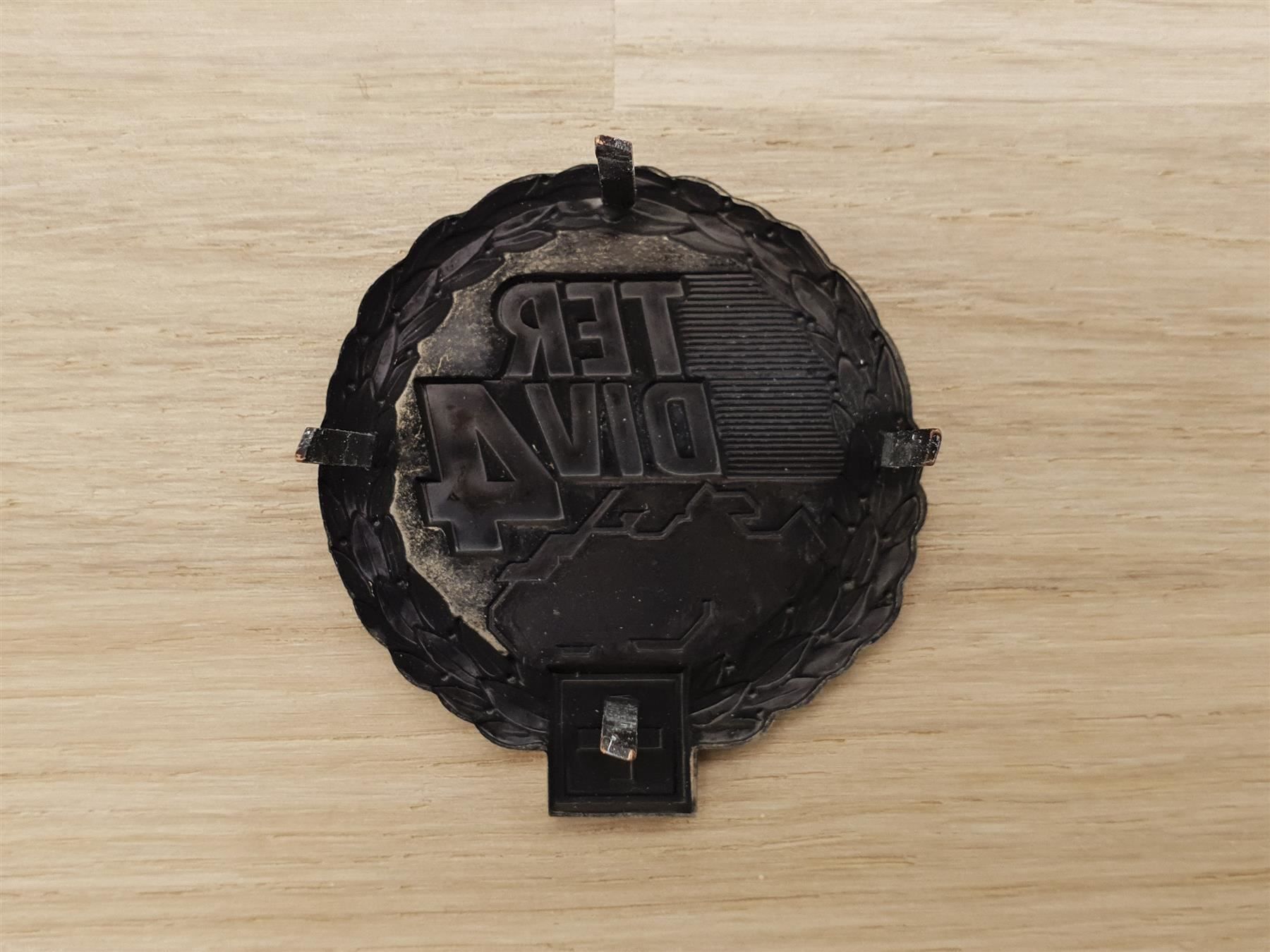 Placchette & Badge: Béret Emblem Ter Div 4 – Usato da Erlinsbach venduto da S700 1