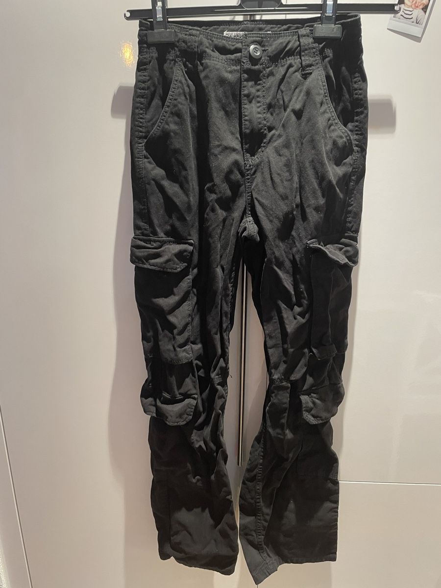 Bershka Pantaloni: Cargohose von bershka – Usato da Meilen venduto da ann_kr79
