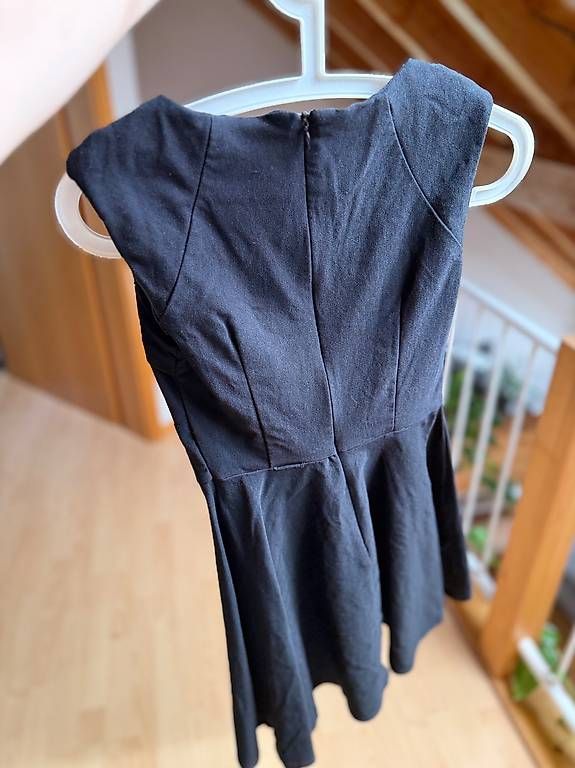 Robes: Schwarzes Kleid XS – D'occasion à Aarberg par kiim21100 2