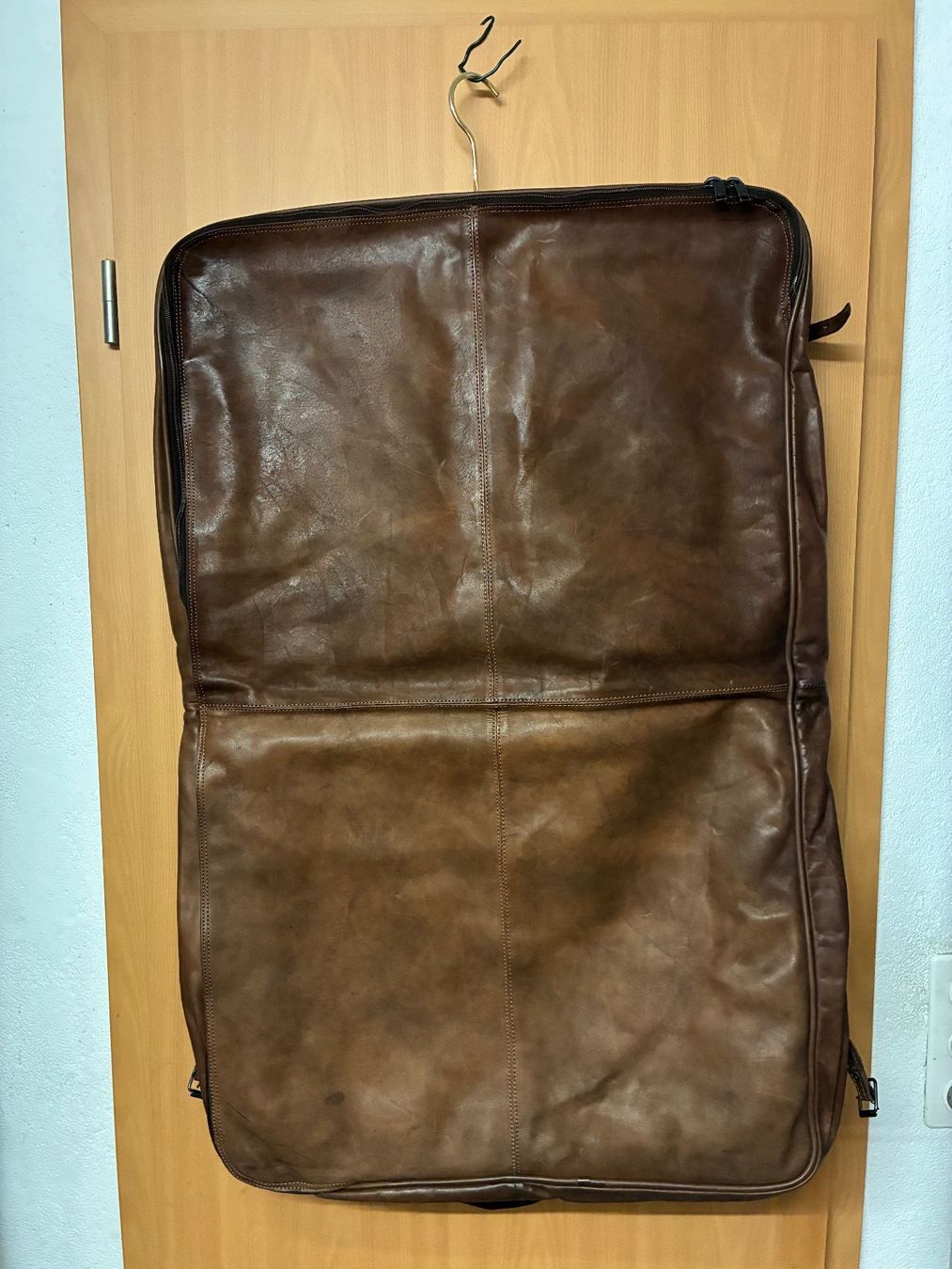Vera Pelle Taschen: Borsa porta abiti in pelle – Neu (gemäss Beschreibung) aus Savosa von Fransis