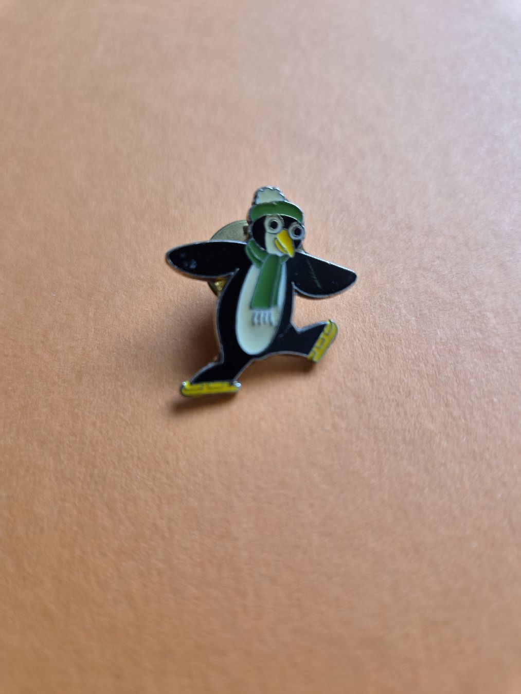 Plaquettes & Badges: Pingu Pin – Neuf avec emballage d'origine à Zürich par 25.1212_4.14