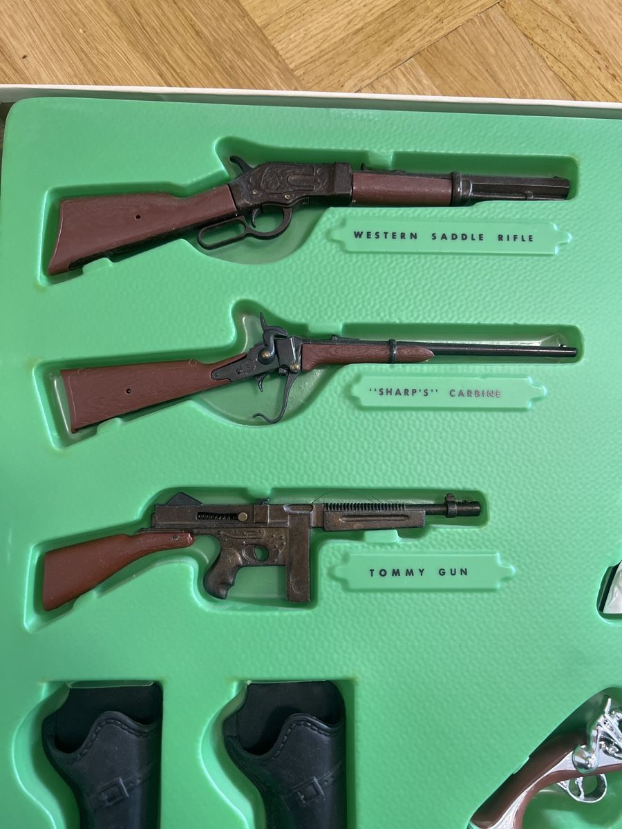 US Army Uniformen: Famous Firearms – Neu (gemäss Beschreibung) aus Lausanne von Erion2015 2