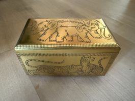 Goldenfarbige Schmucksdose mit Tiermotiv aus Blech
