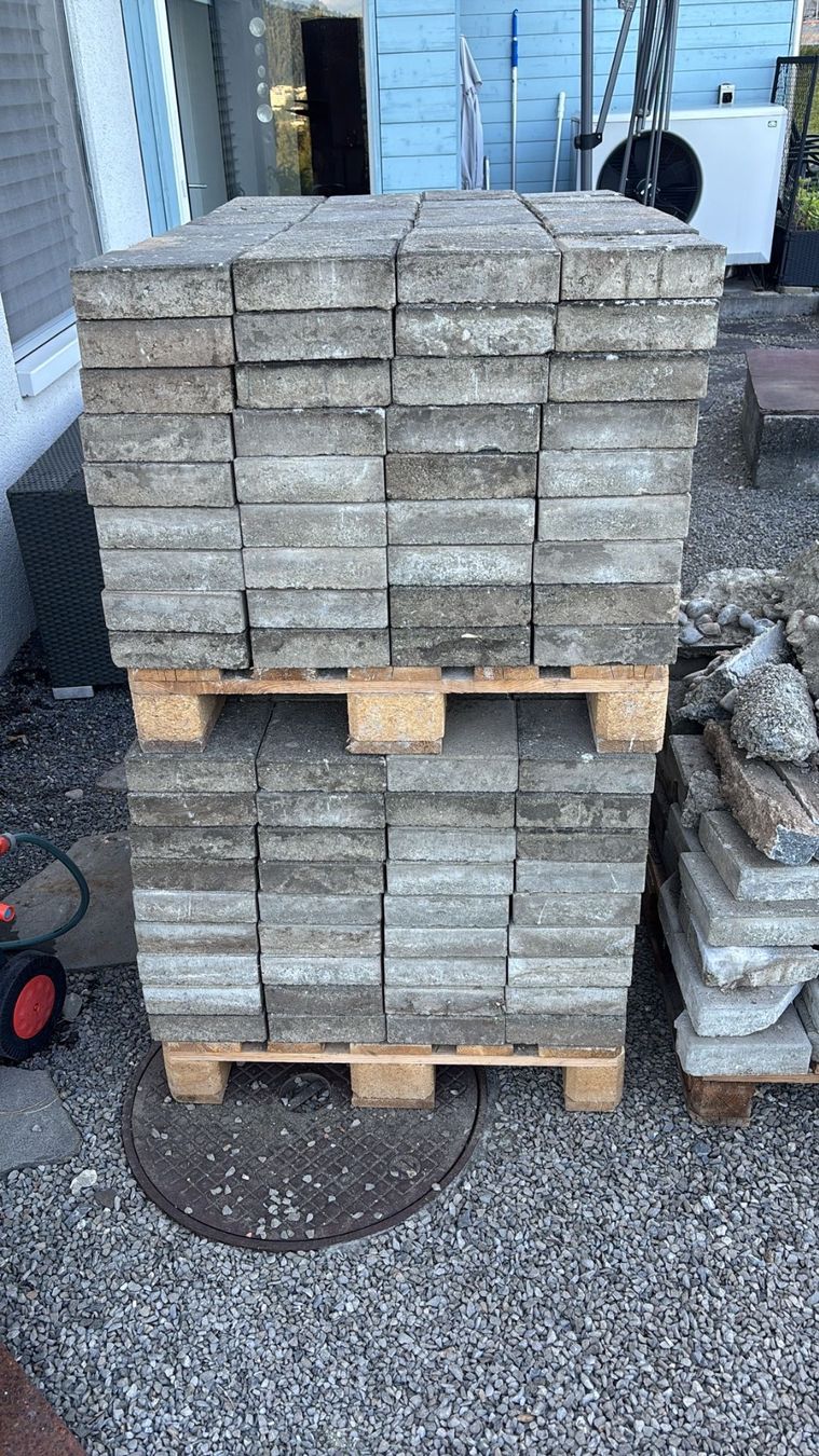 Bodenbeläge: Plastersteine 20x20 – Gebraucht aus Emmenbrücke von joanaderosa