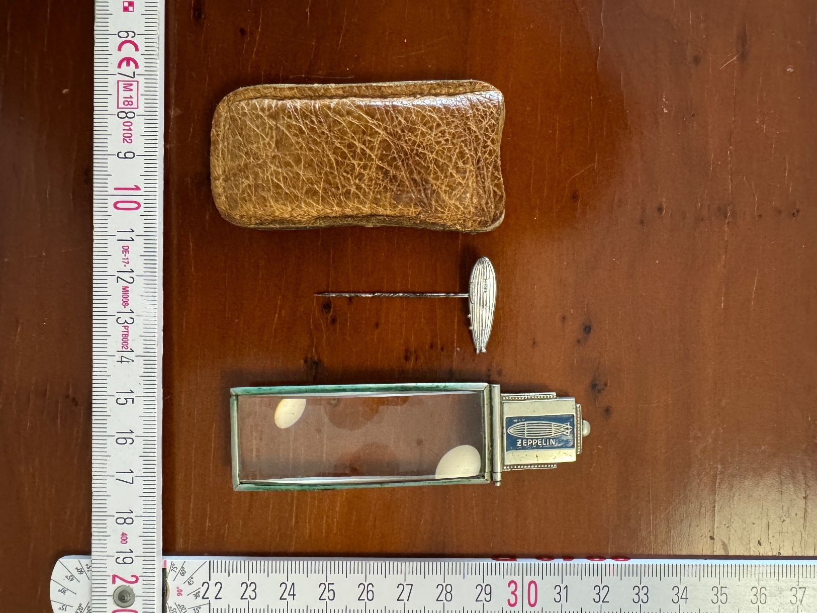 Altro per Ottica: Biete eine Zeppelin Lupe und eine Anstecknadel – Usato da Uster venduto da NJG2