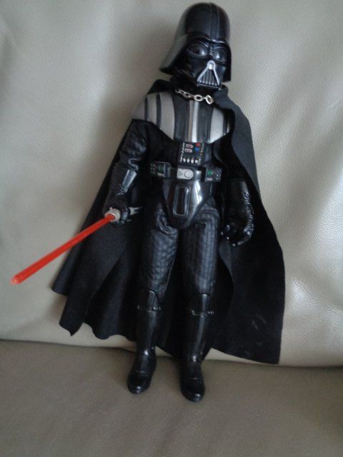 Star Wars Statuette: Star Wars Hasbro Vader – Usato da sargans venduto da Angamar