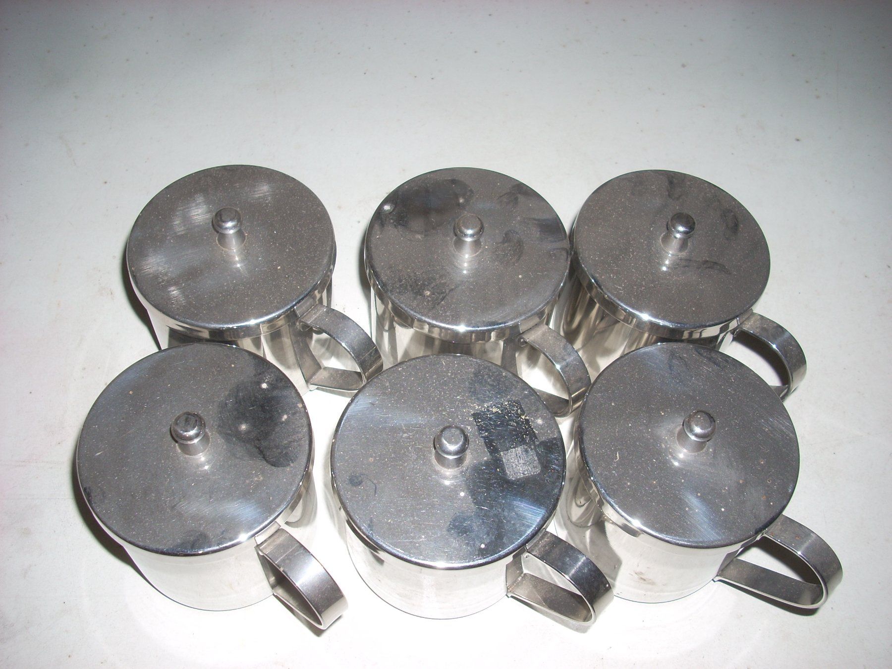 Tassen: Metallbecher mit Deckel  CN – Neu (gemäss Beschreibung) aus Seewil von flohma 1