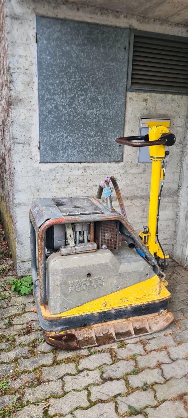 Wacker Neuson Tutte le macchine: Vibroplatte Rüttelplatte Wacker Neuson DPU6555 gebraucht – Usato da Menziken venduto da JJRacing