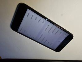 iPhone SE, 64 GB, Schwarz - 87% akku