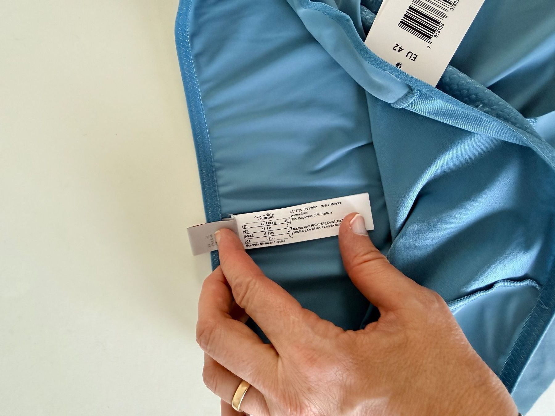 Triumph Sonstige Unterwäsche: TRIUMPH, Hipster ESSENTIAL MINIMIZER, Grösse 42, Farbe Blau – Neu und originalverpackt aus Rudolfstetten von gst_g7xl 2
