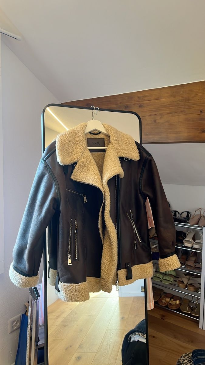 Zara Giacche: Zara Jacke mit Kunstfell, Grösse XS – Usato da Wangen SZ venduto da selinaf97