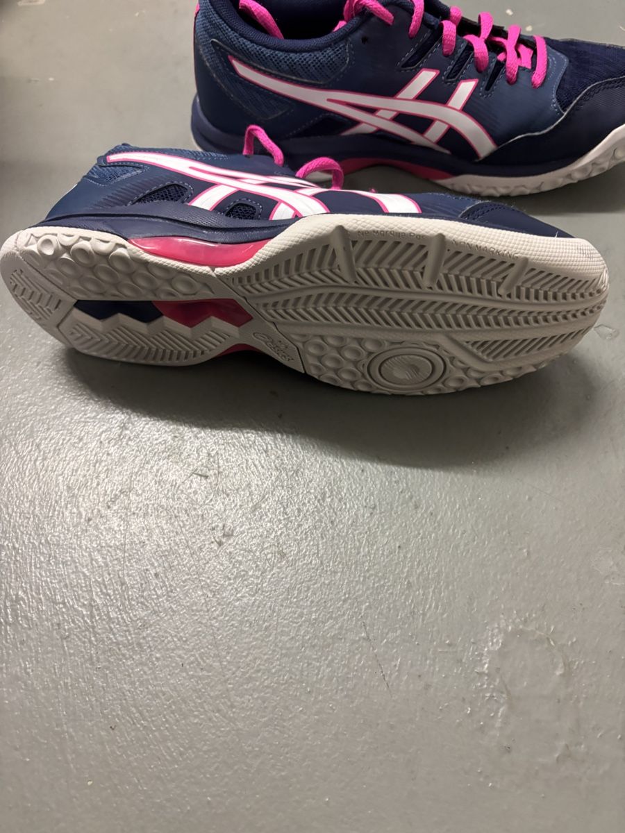 Asics Schuhe für Mädchen: Asics Turnschuhe 36 – Gebraucht aus Wimmis von Soccerfanshop 2