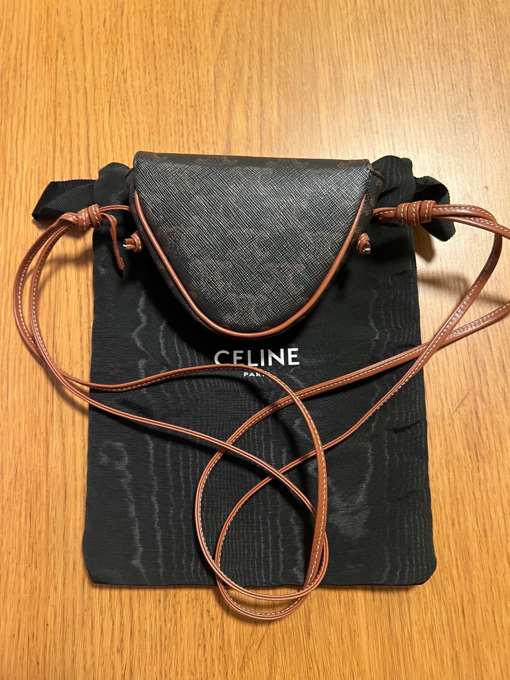 Celine Borse da donna: CELINE Triomphe Triangle Bag Mini. – Usato da Zürich venduto da Roon123 1