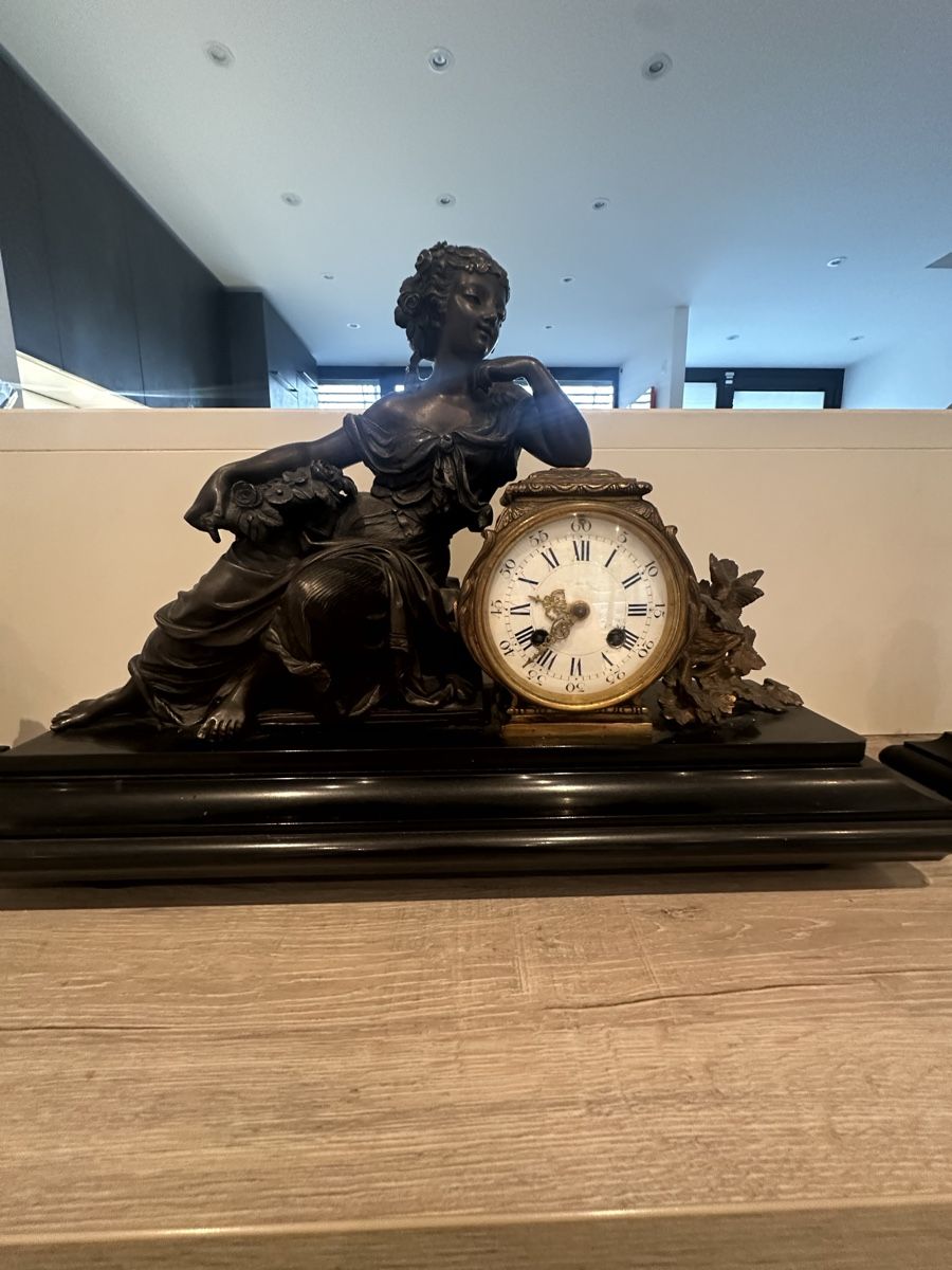 Orologi da terra & Orologi da parete: Majestueuse pendule en bronze flanquée de deux angelots – Usato da Bellevue venduto da bordeaux075cl 4