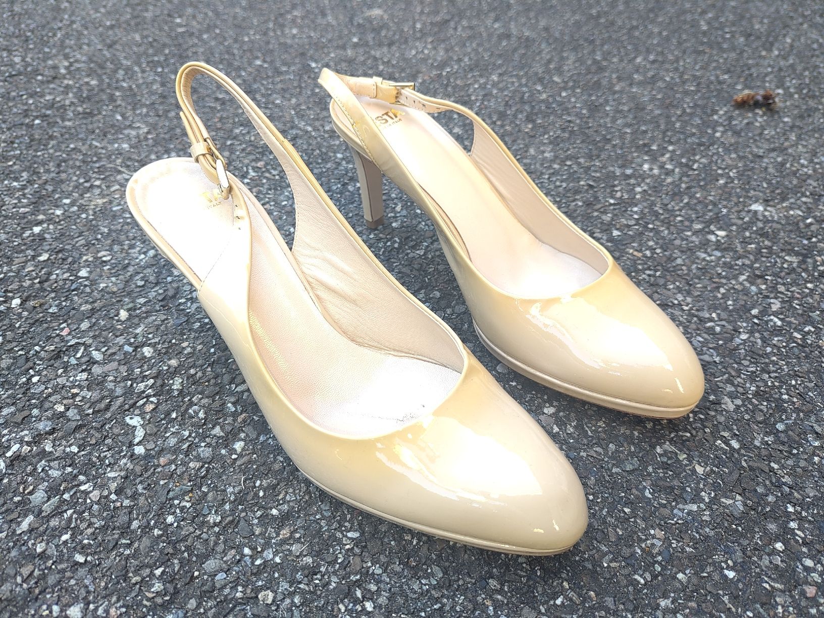 Scarpe da donna: chaussure femme taille 37.5 – Usato da Veyrier venduto da cec_2xq6 1