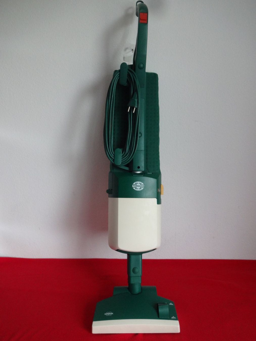 Vorwerk Aspirapolveri & Accessori: *Tornado  Staubsauger mit Zubehör – Usato da Frauenfeld venduto da Jahy 1