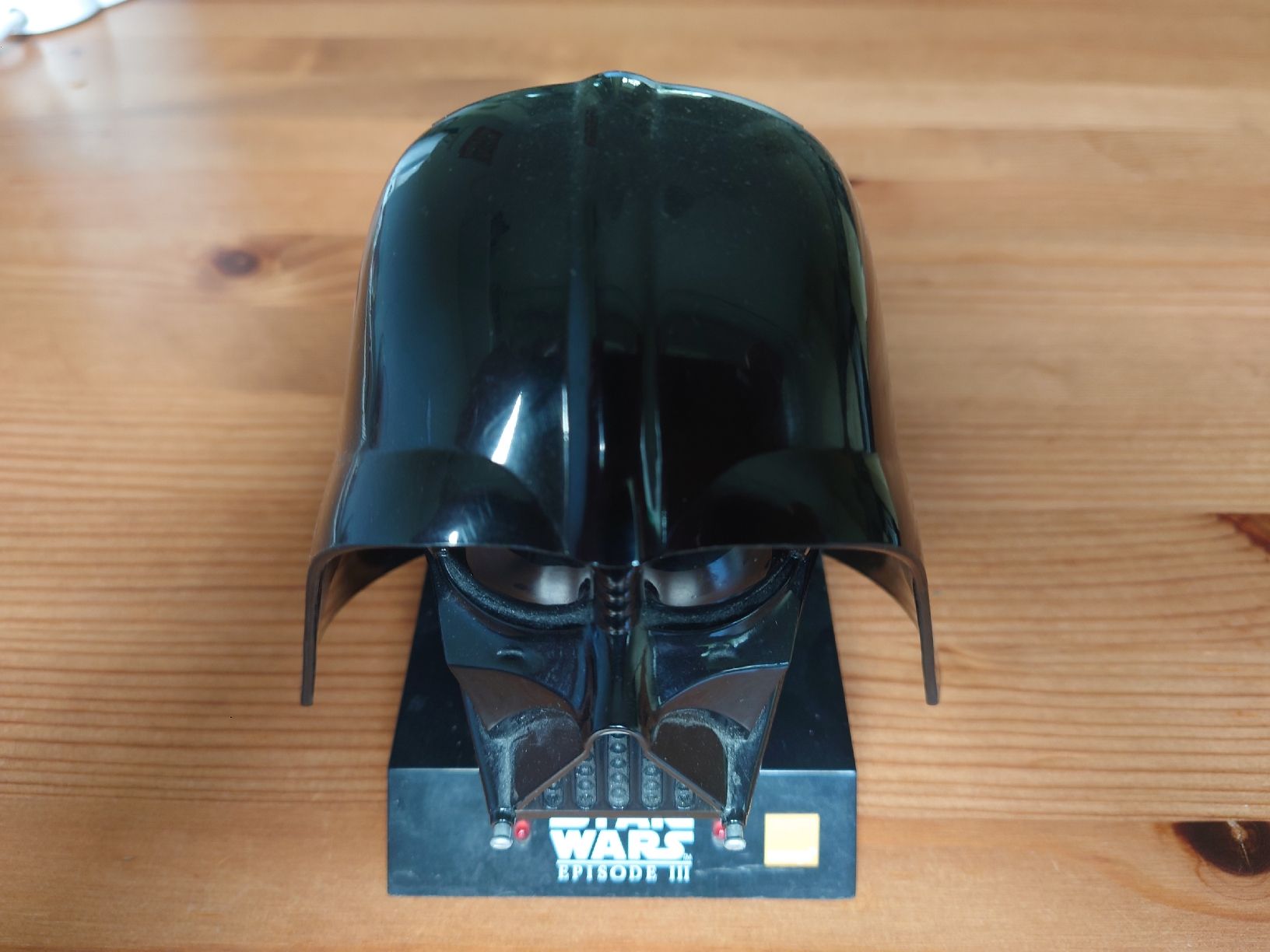 Star Wars Figuren: Star Wars Darth Vader Episode III Helmet - EUC 2005 – Gebraucht aus Zürich von Almohammed