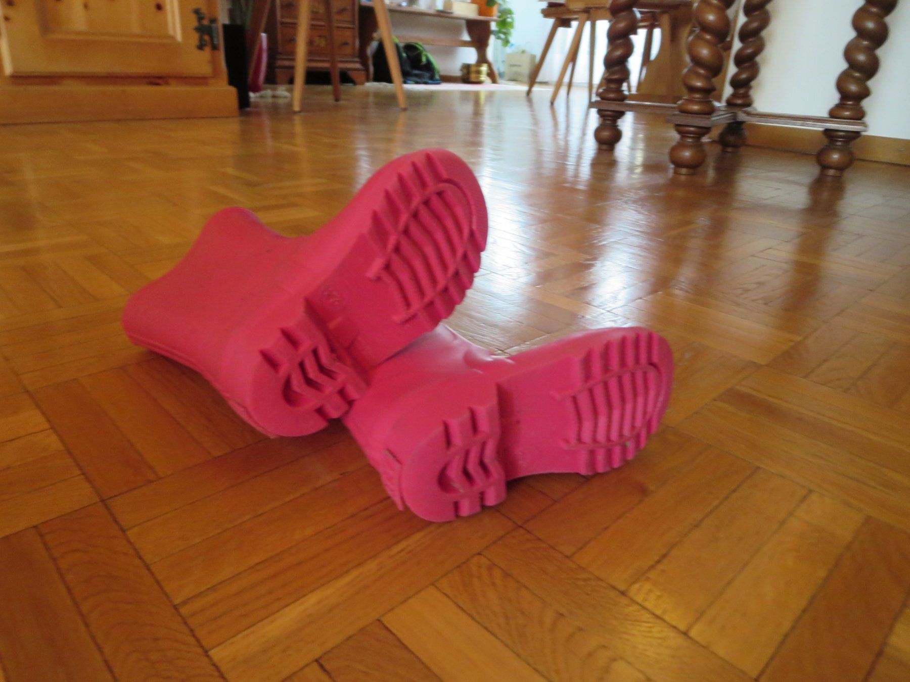 Schuhe für Mädchen: Kinder Gummi-Stiefeli /Hausschuhe /Gr. 23 – Gebraucht aus Wallisellen von Arvenstube 3