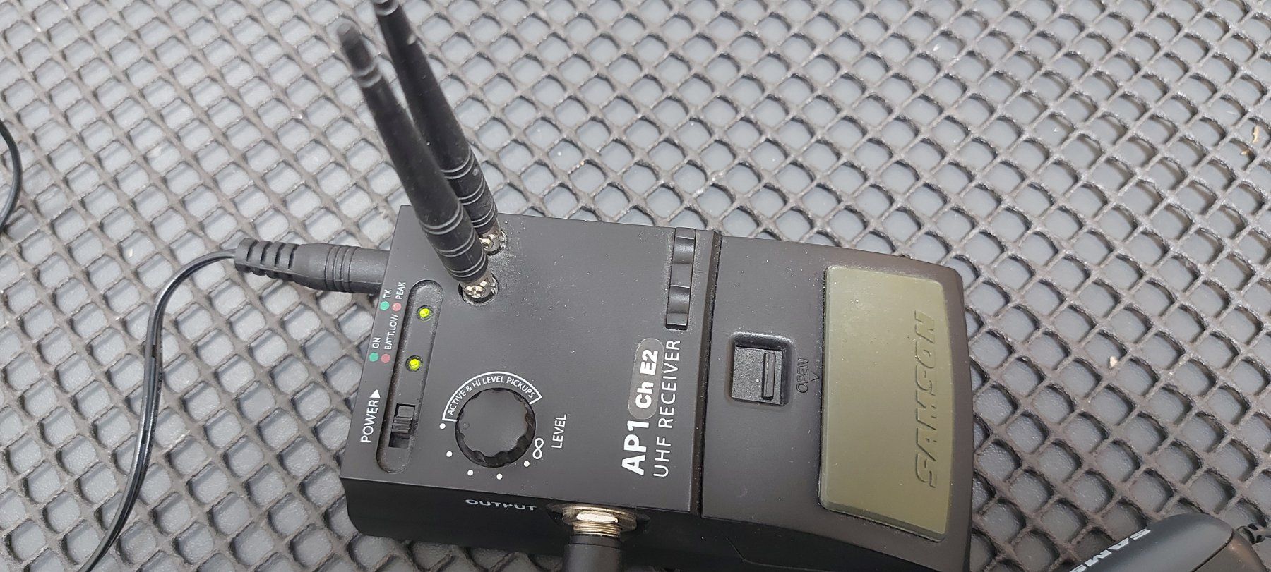 Mikrofone: Samson Airline AG1 Guitar UHF Wireless System E2 – Gebraucht aus Glattbrugg von Swissmusik 2