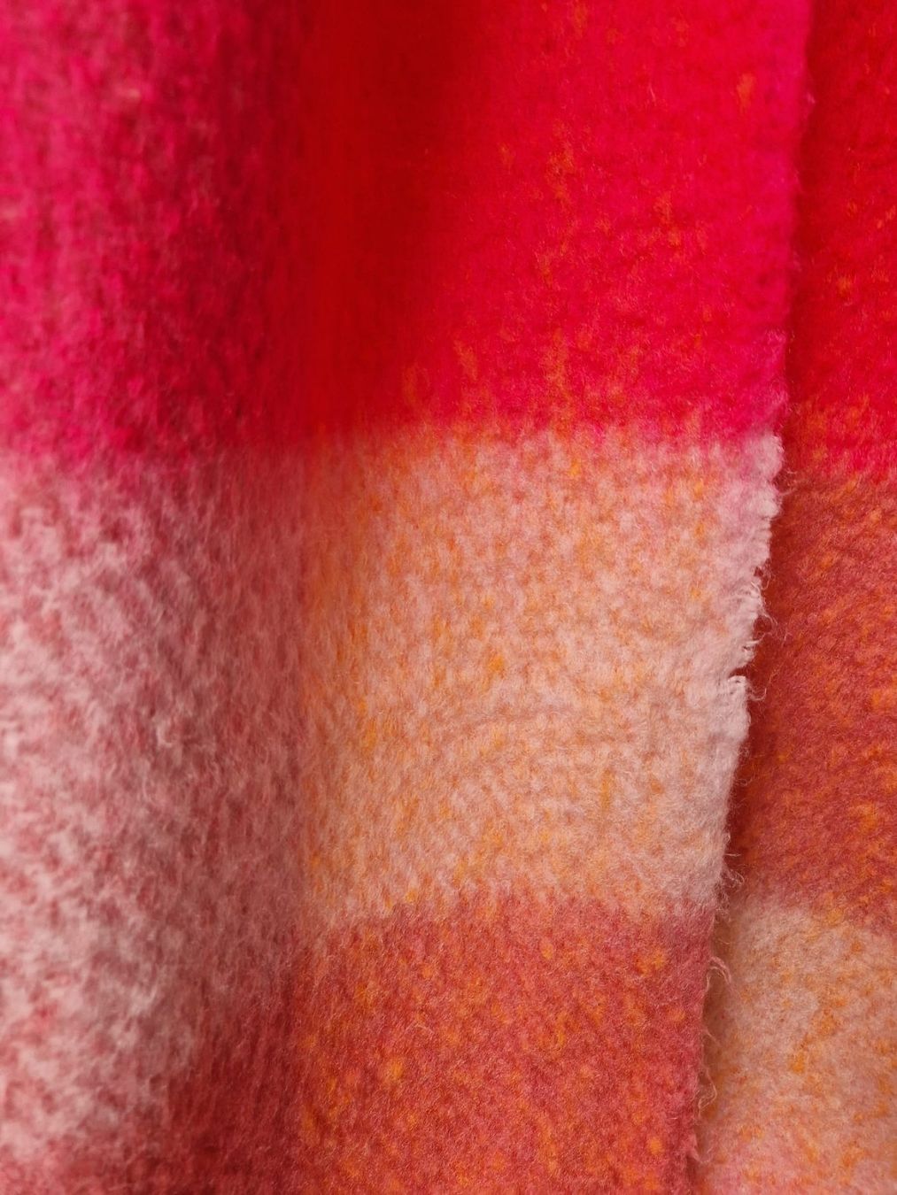 Foulard & Sciarpe: Fluffy winter scarf – Usato da Zug venduto da Bibibo 1