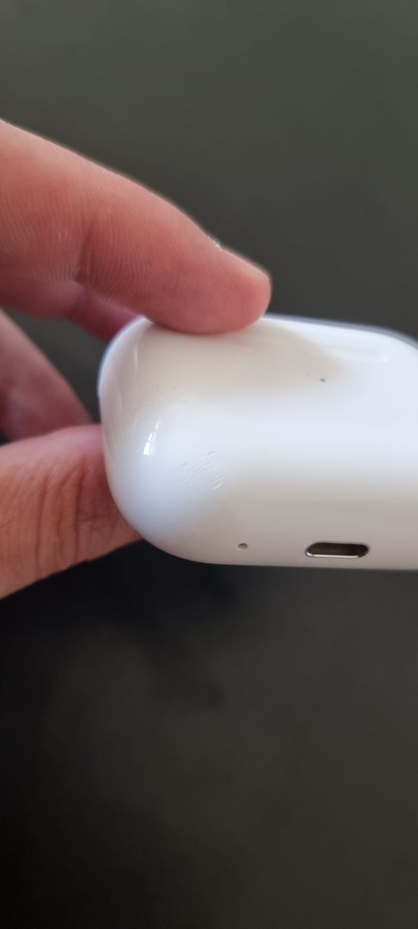 Apple Cuffie: Airpods Case ohne Airpods – Usato da Mellingen venduto da Nowl 4