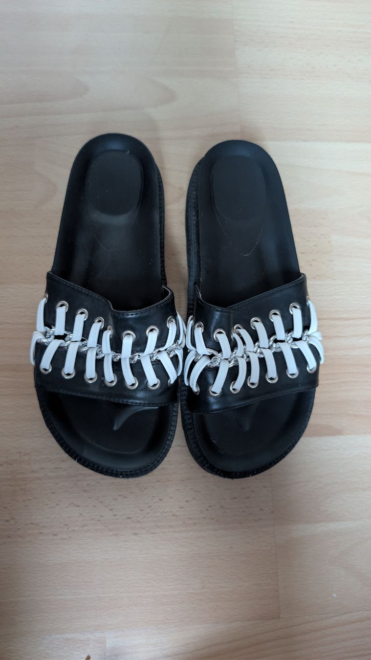 Scarpe da donna: Schöne Pantoletten in Gr. 37 – Nuovo (secondo la descrizione) da Birrwil venduto da dan_jdw7