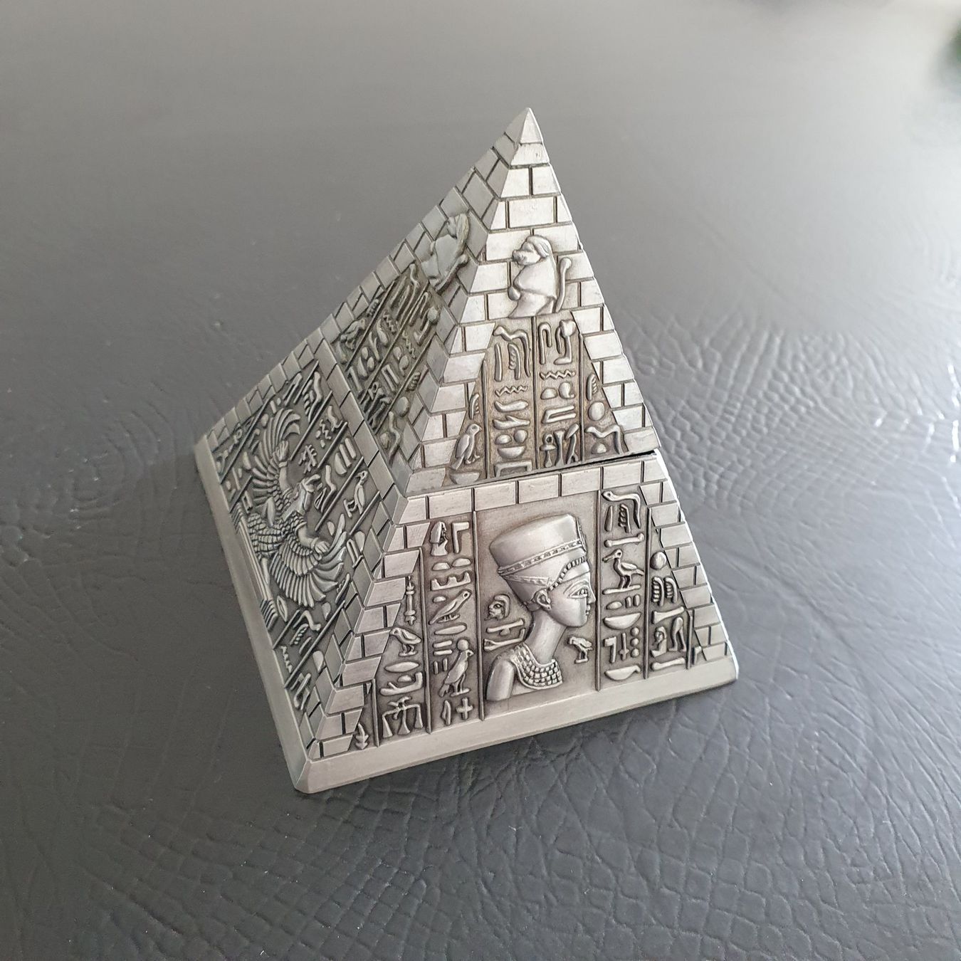 Tutte le decorazioni: Pyramide de collection / Pyramide Deko – Usato da Suhr venduto da Lavigie
