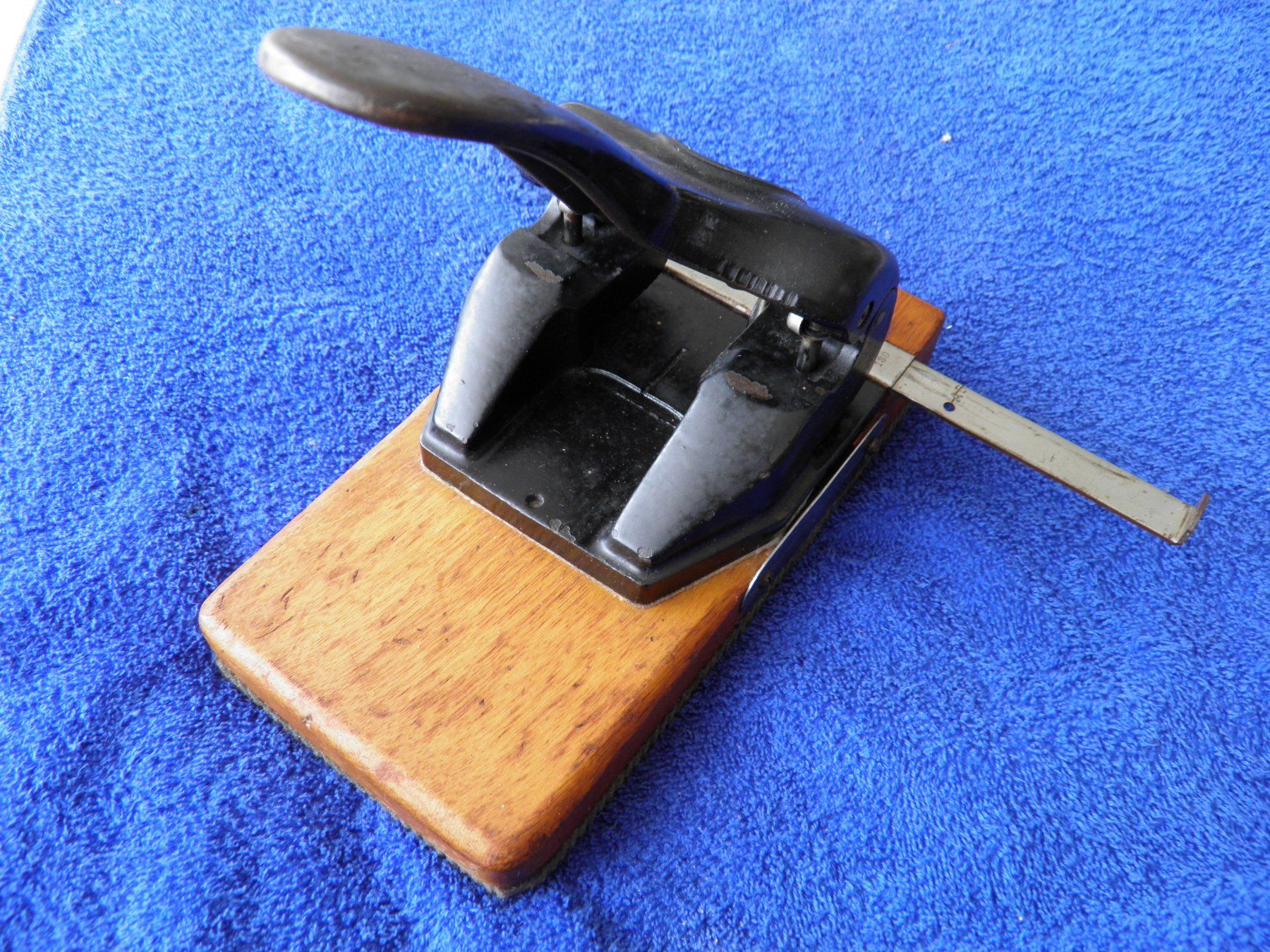 Leitz Tutti gli attrezzi: Vintage Locher LEITZ 180 – Usato da Triesen FL venduto da Trigon 2