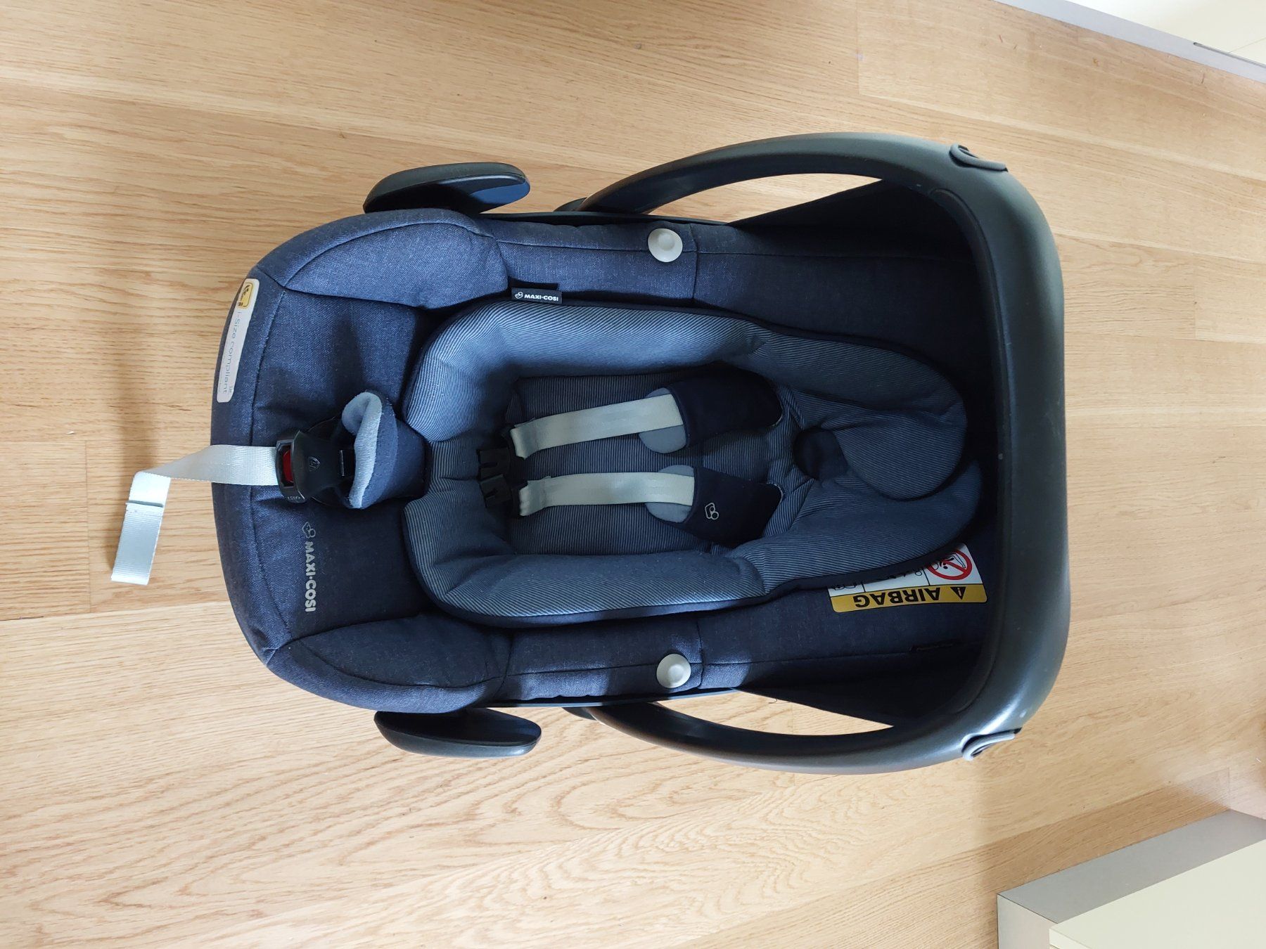 Maxi-Cosi Seggiolini per auto: Maxicosi Babyschale blau – Usato da Bütschwil venduto da pbbp