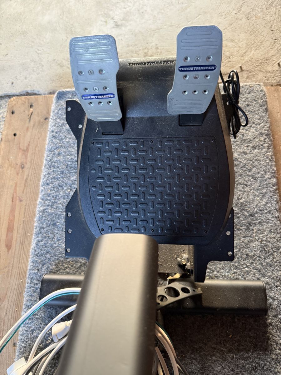 Thrustmaster Manettes: Simulator mit Sitz Thrustmaster – D'occasion à Weinfelden par Mahu6 4