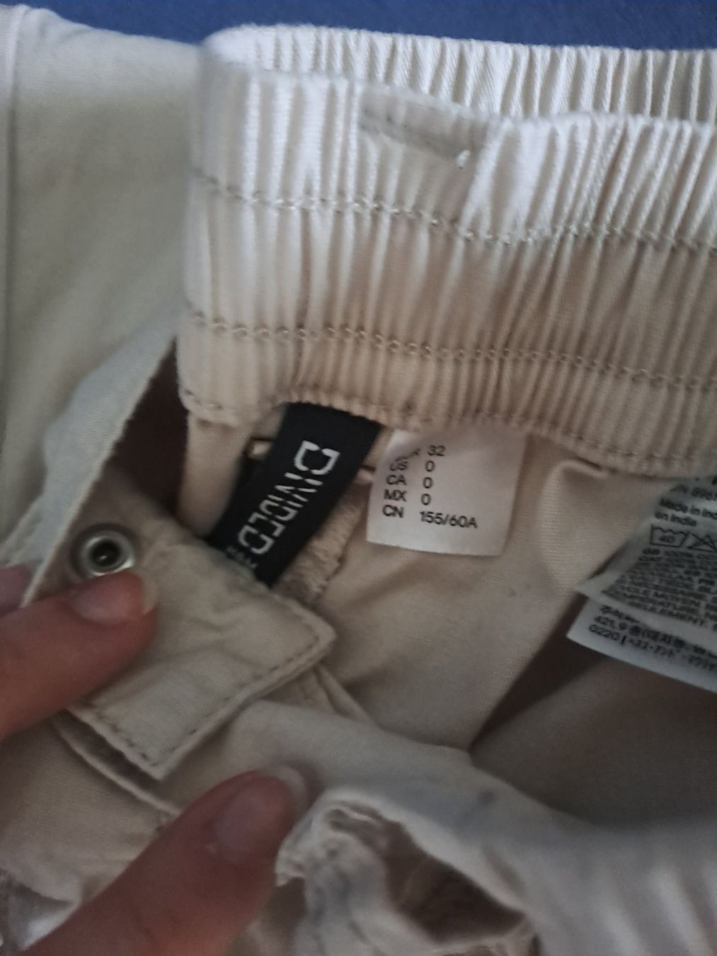 H&M Pantaloni: Cargohose beige gr. 32 – Usato da Rothenburg venduto da 123odermatt 3