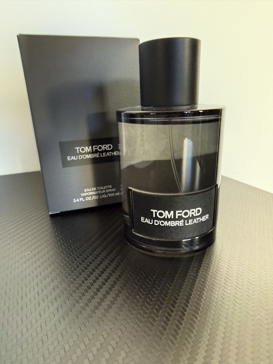 Tom Ford Profumi & Eau de Toilette: Tom Ford - Eau d’ombré leather 100ml – Nuovo (secondo la descrizione) da Vésenaz venduto da MirZak