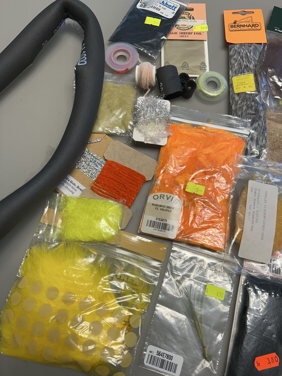 Esche: Diverses Fliegenbindematerial – Usato da Grenchen venduto da immensum 1